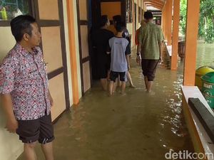 Diguyur Hujan, Sekolah di Pekalongan Terendam Banjir