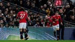 Foto: Dua Gol Menggelikan Tumbangkan MU di Wembley