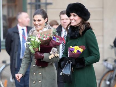 Foto: Adu Gaya Kate Middleton Vs. Putri Mahkota Swedia, Siapa Termodis?