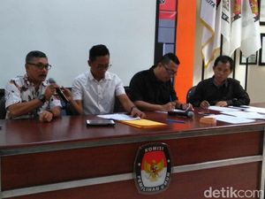 Panwas Deadline Baliho Bakal Paslon Pilwali Malang Segera Diturunkan Panwas Deadline Baliho Bakal Paslon Pilwali Malang Segera Diturunkan