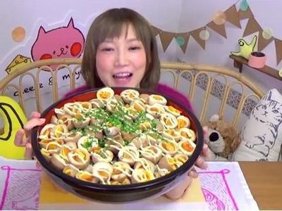Bikin Lapar! 10 Aksi Yuka Kinoshita Makan Makanan Super Banyak