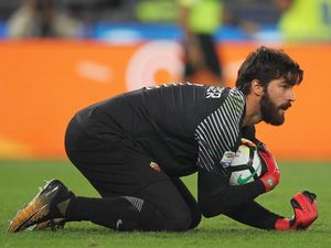 Alisson Saja Tak Cukup Tuntaskan Problem Pertahanan Liverpool