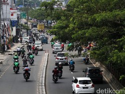 Mobil Kerap Nyangkut Bikin Separator Margonda Dicabut