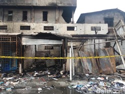 Rumah yang Terbakar di Jakbar Tewaskan Satu Keluarga Digaris Polisi