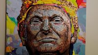 Foto: Dari Ribuan Koin dan Kepingan Kasino, Jadilah Lukisan Trump