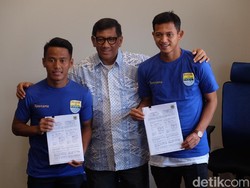 Persib Resmi Datangkan Muchlis Hadi Ning dan Gozali Siregar