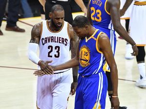 Terkait Rumor LeBron ke Warriors, Durant: Apapun Bisa Terjadi