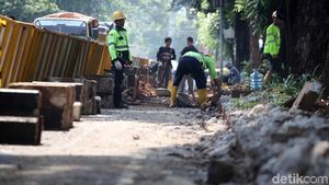 Trotoar di Jalan Gelora Senayan Diperlebar