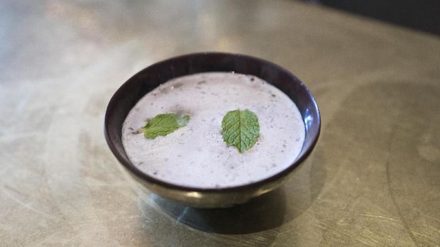 A bowl of Lemon Mint Kava served at Brooklyn Kava January 18, 2018 in New York.                     It's been a mainstay in the South Pacific for thousands of years. Now stressed-out millennial New Yorkers are kissing goodbye to alcohol and gulping down kava, a mildly narcotic drink, to ease the pain of long hours, bottleneck commutes and Donald Trump. / AFP PHOTO / DON EMMERT / TO GO WITH AFP STORY BY JENNIE MATTHEW - 
