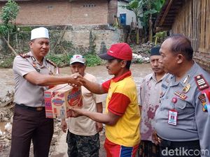 Korban Banjir Bandang Empat Desa di Probolinggo Dapat Bantuan