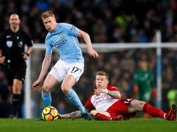 Kevin De Bruyne menjadi pemain yang paling banyak menciptakan assist di Premier League musim ini. Tak hanya lihai sebagai pelayan, gelandang Manchester City itu juga mampu mencetak delapan gol. (Foto: Jason Cairnduff/Action Images via Reuters)