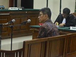 Jalani Sidang Perdana, Mantan Wali Kota Batu Tak Banyak Bicara