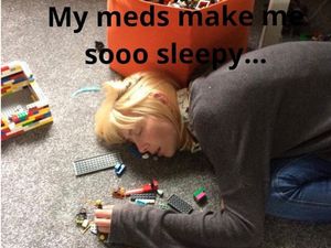 Kisah Haru di Balik Foto Ibu Tertidur di Dekat Mainan Anaknya