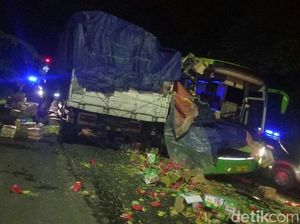 Bus Rombongan SMAN di Gresik Hantam Truk di Situbondo, Dua Tewas