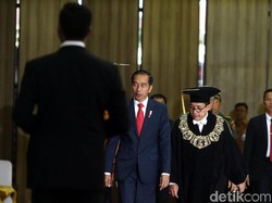 Jokowi Pamer Menterinya yang Lulusan UI