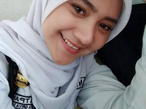 Foto: Manisnya Satpam Berhijab yang Pernah Jadi Model Ini