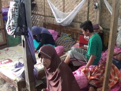 Kisah Siti, Buruh Batu Bata yang Sendirian Menghidupi 4 Anaknya