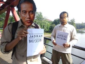 Bertopeng Jokowi, Aktivis Minta Rumah Cimanggis Diselamatkan
