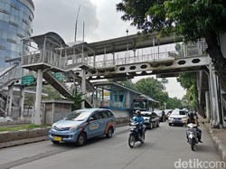 Spanduk Sosialisasi Perubahan Jl Buncit Jadi Jl AH Nasution Dicopot