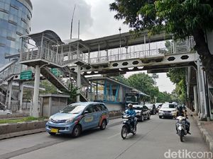Spanduk Sosialisasi Perubahan Jl Buncit Jadi Jl AH Nasution Dicopot Spanduk Sosialisasi Perubahan Jl Buncit Jadi Jl AH Nasution Dicopot
