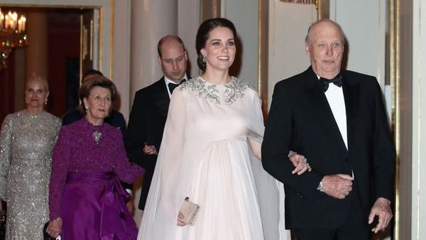 Awas Terpana Kecantikan Kate Middleton yang Bak Dewi di Deretan Foto Ini