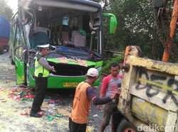 Korban Tewas Kecelakaan di Situbondo Seorang Guru dan Sopir Bus