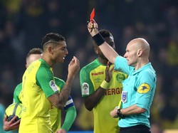 Wasit yang Menekel dan Mengkartu Merah Pemain Nantes Dihukum Berat