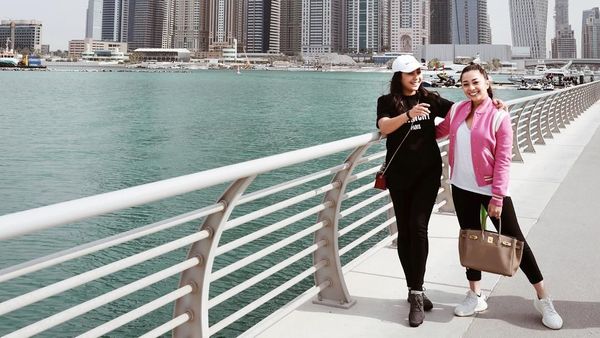 Deretan Gaya Nikita Willy dan Adiknya dengan Tas Jutaan Rupiah