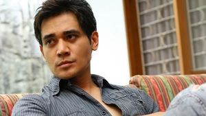 Tyo Nugros dan 5 Artis Cowok Betah Melajang di Usia Matang
