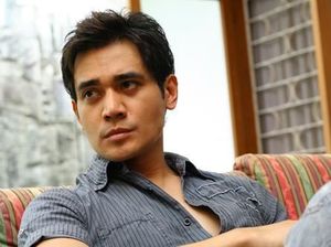 Alergi Matahari, Tyo Nugros Tetap Niat Bantu Lingkungan Alergi Matahari, Tyo Nugros Tetap Niat Bantu Lingkungan