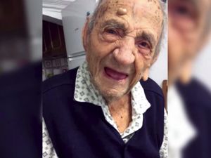 Pemegang Rekor Pria Tertua di Dunia Tutup Usia pada 113 Tahun