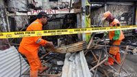 Foto: Rumah yang Terbakar di Jakbar Tewaskan Satu Keluarga Digaris Polisi