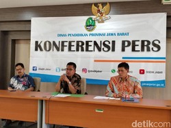 Pemprov Jabar Naikkan Tunjangan dan Honor Guru SMA