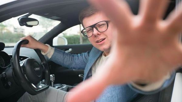 Juragan Muda Bitcoin Hobi Pamer Kemewahan