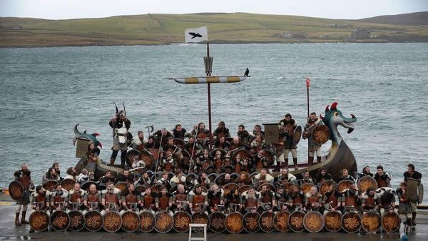 Foto: Serunya Perayaan Viking di Skotlandia
