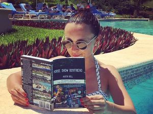 Potret Gaya Liburan Putri Bos Bloomberg