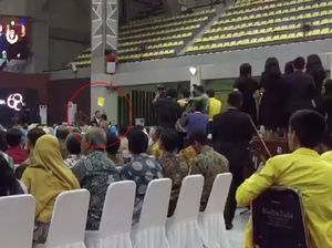 BEM UI Protes Aksi #KartuKuningJokowi Dibubarkan