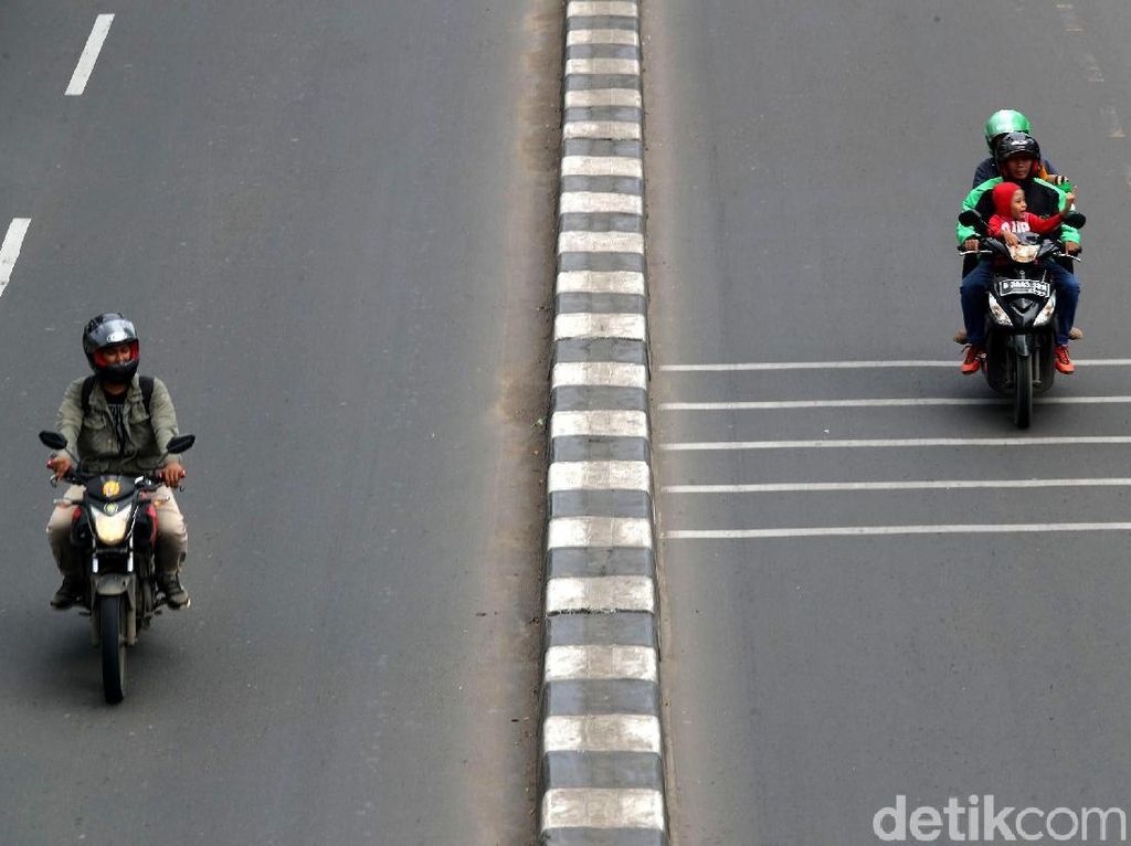 Dishub Depok: Separator Margonda Akan Dibongkar Berbarengan Penataan Trotoar Dishub Depok: Separator Margonda Akan Dibongkar Berbarengan Penataan Trotoar
