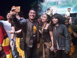 Pentas Teater Humor Jumadi Bubar, Penonton Rebutan Selfie Bareng Owah
