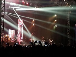 Obati Rindu Arek Suroboyo, Padi Persembahkan Mahadewi untuk Risma