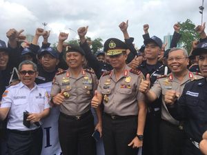 Polri Puji Satpam Jaga Keamanan Warga di Peringatan HUT ke-37 Polri Puji Satpam Jaga Keamanan Warga di Peringatan HUT ke-37