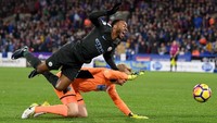 Pemain Manchester City Raheem Sterling ada di posisi ke-10 pemain yang paling sering dilanggar. Dalam data yang dilansir Whoscored, dia dilanggar 1,8 kali setiap pertandingan. (Foto: Shaun Botterill/Getty Images)