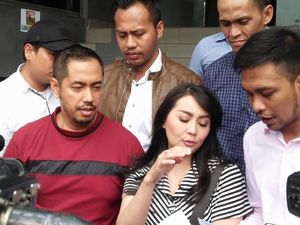Rumahnya Digerebek, Tessa Kaunang Polisikan Sandy Tumiwa