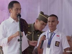 Senangnya Ade, Siswa Disabilitas yang Dihadiahi Laptop dari Jokowi