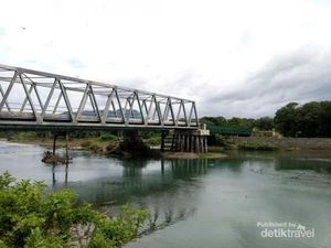 Singgah di Desa Bermata Biru Aceh