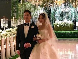 Senyum Bahagia Taeyang Resmi Nikahi Min Hyo Rin