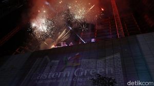 Sendratari Rama dan Shinta Warnai Topping Off Eastern Green LRT City