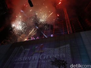 Sendratari Rama dan Shinta Warnai Topping Off Eastern Green LRT City