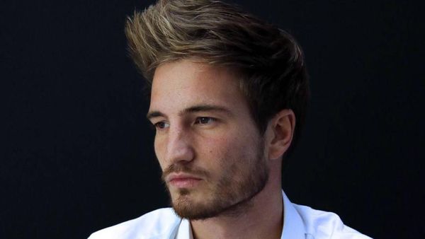 Foto: Pesona Guru Matematika Tampan Ini Bikin Kamu Betah di Kelasnya