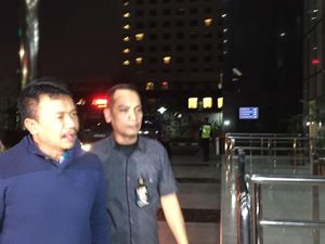 Bupati Jombang Nyono Langsung Jalani Pemeriksaan Penyidik KPK Bupati Jombang Nyono Langsung Jalani Pemeriksaan Penyidik KPK